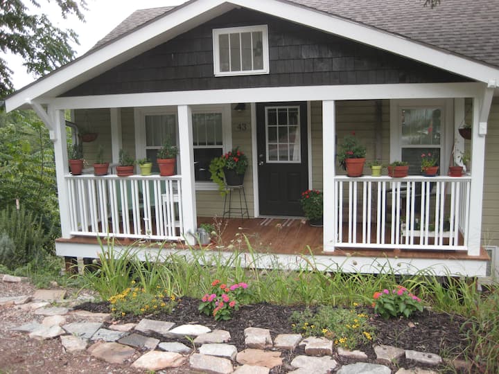 Cute Cottage w/ Mtn View, Walk to Biltmore Village Apartments for