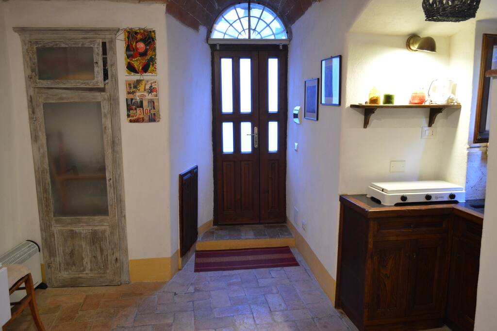Ingresso e armadietto a muro