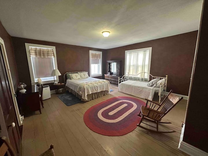 Master bedroom- Queen Bed and spare twin size 