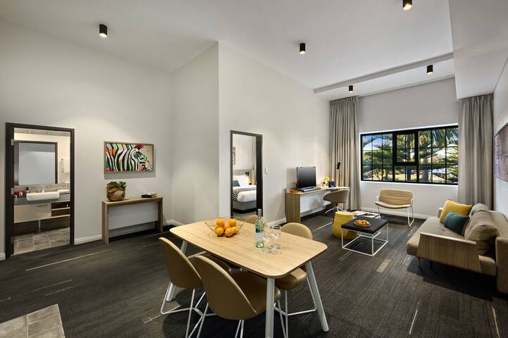 Fremantle Spacious Two Bedroom Apartment