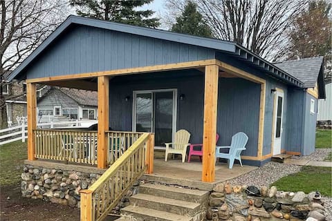 Lakefront Sleeps 4. Close to Boyne Mountain!