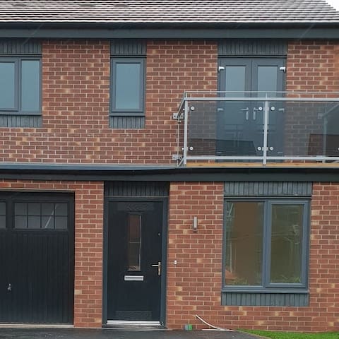 Private Single Room in a 3Bed House!!