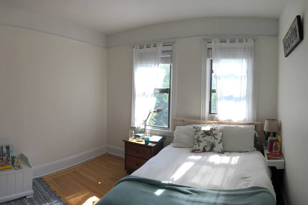 Queen size bed for one or two guests