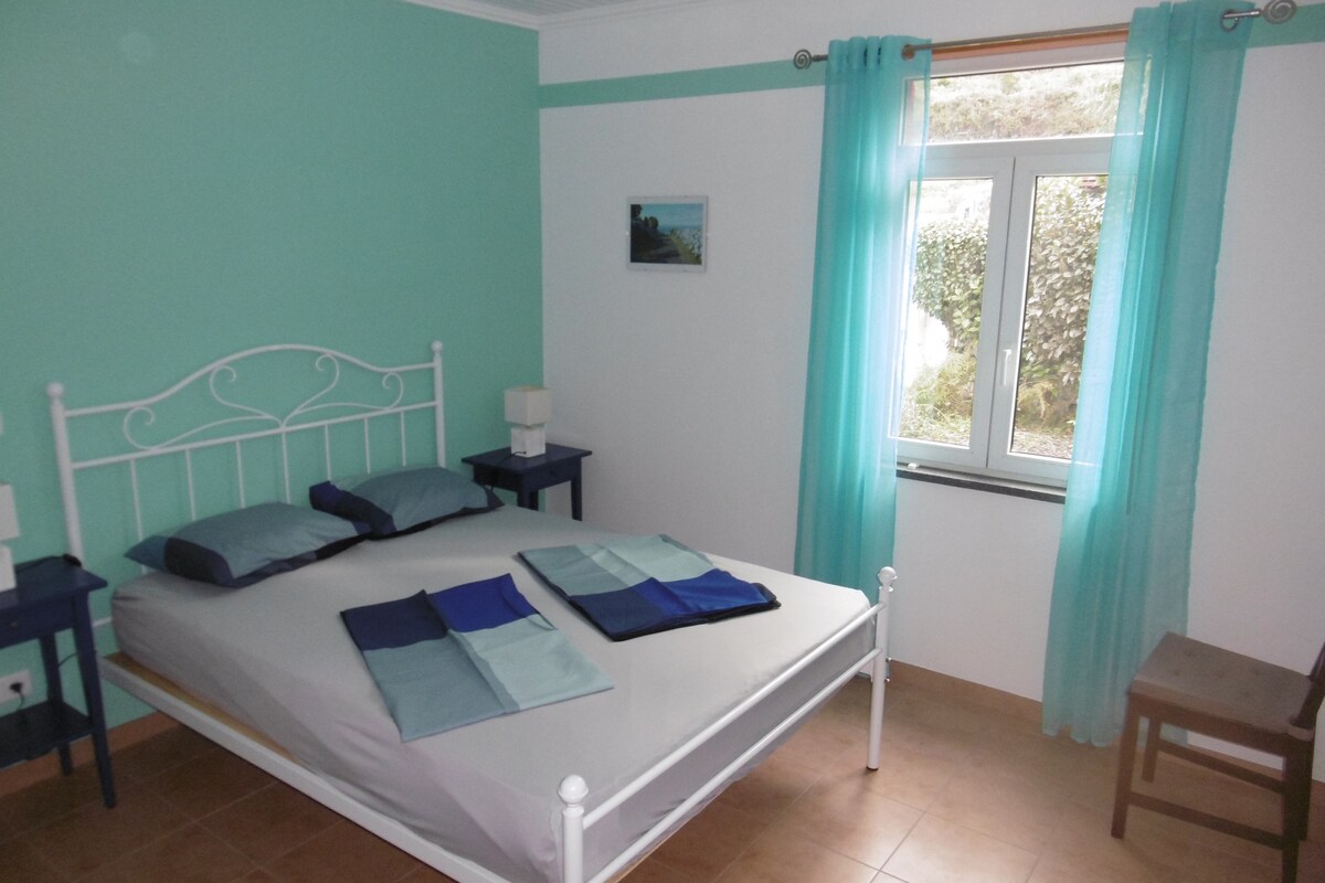 ห้องนอนพร้อมเตียง 140 x 190