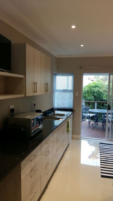 full kitchen with fridge, combo microvave, gas hob