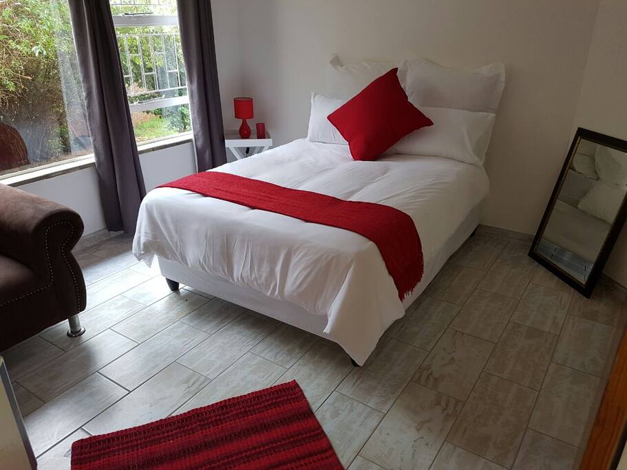 2nd Luxury Room - red room