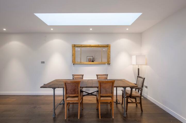 Recently Renovated Victorian House gallery image 3