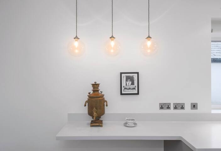 Recently Renovated Victorian House gallery image 4