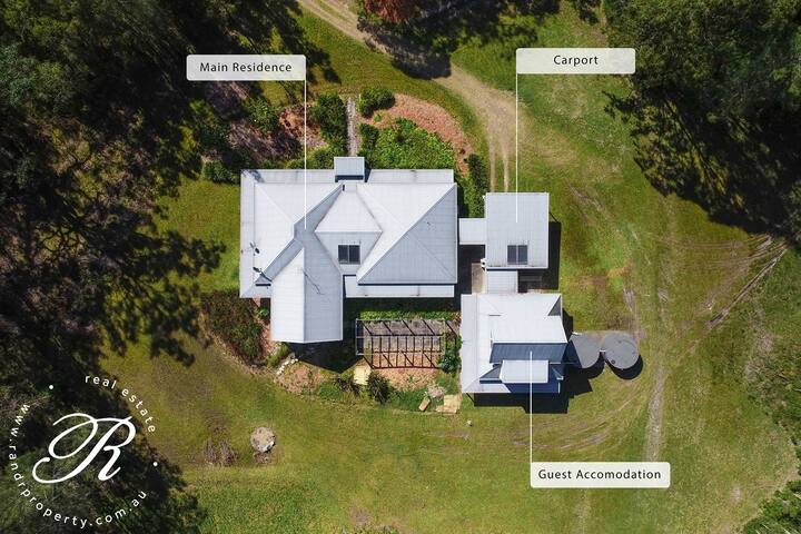 Tranquility in the bush close to lakes and beaches gallery image 5