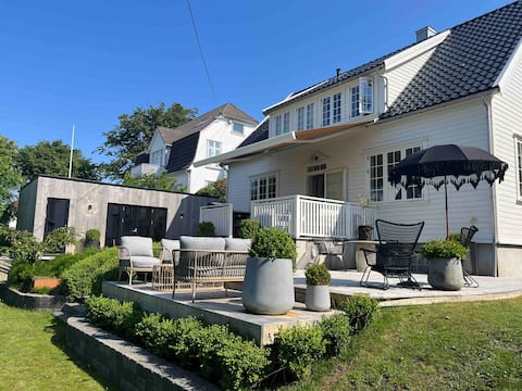 Popular Airbnb listing: Villa 10 min. walk from the city. Free parking in Stavanger