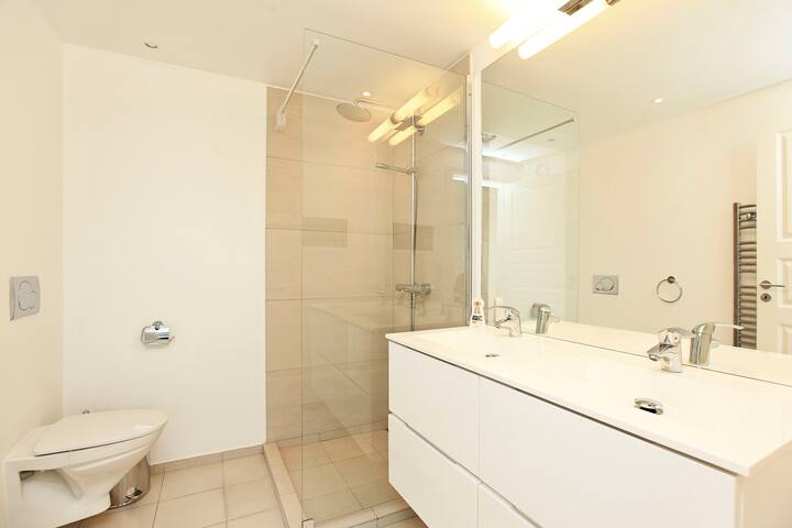 Exclusive in City/2 full bathrooms/New apartm. gallery image 4
