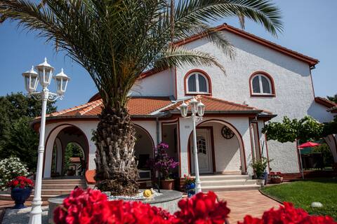 VILLA VALLIS AUREA for 8+2 people with pool