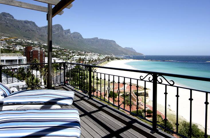 Alexander Beach House gallery image 2