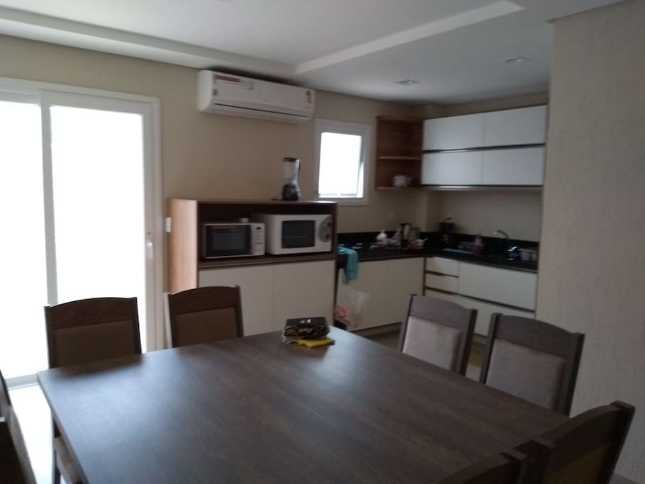 Conzinha integrada com sala de jantar