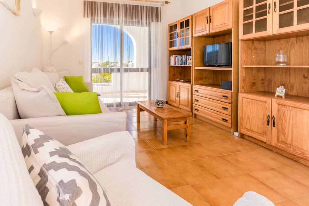 TV, high/speed Internet, a collection of books - come andd enjoy a relaxing holiday!