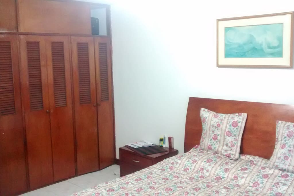 Habitación con cama doble