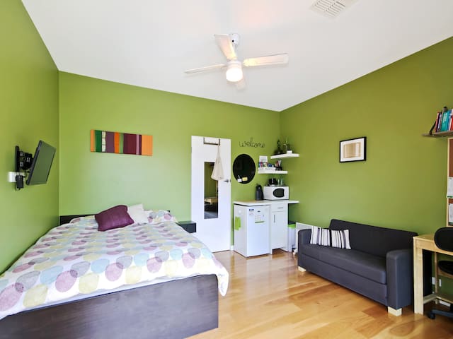 Adelaide - Blackwood Private Room with own access