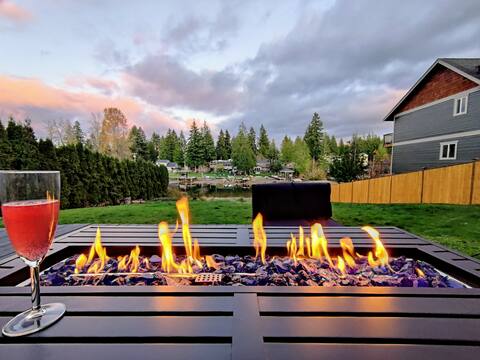 Waterfront Cottage Getaway Near Crystal Mountain