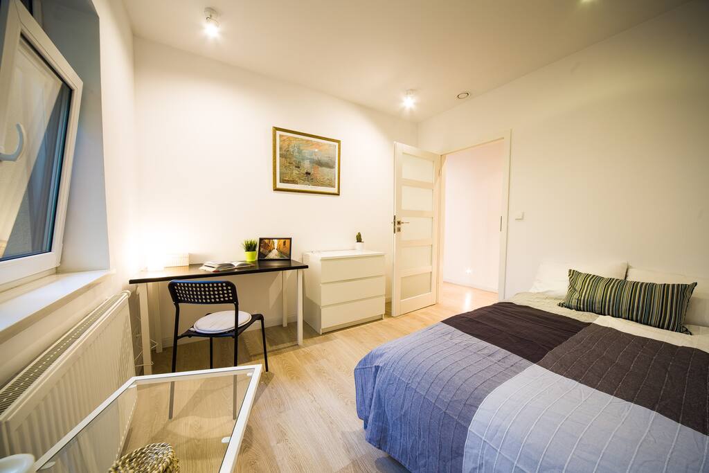 Second bedroom with desk to work and big window
