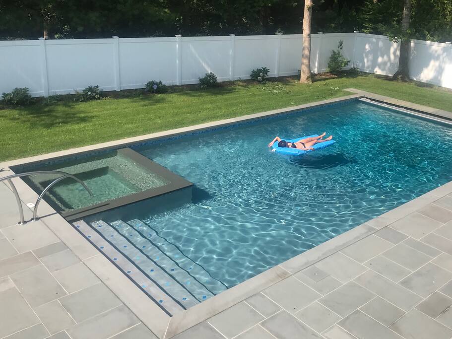 Relaxing in the pool.....ahhh.....