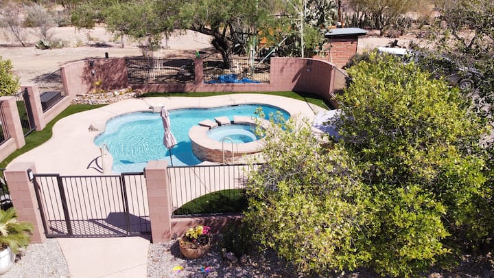 Charming Private Oasis Casita with Pool & Hot Tub