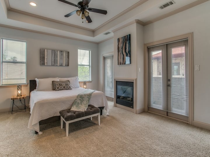 5102 -卧室5 -带独立卫生间的加大双人床（ 3楼）