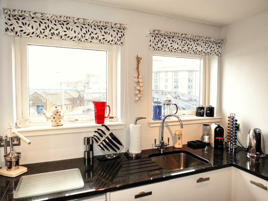 Make use of the Nespresso, dishwasher, oven, microwave and washer drier