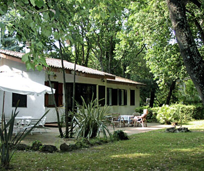 Retro della villa, area esterna