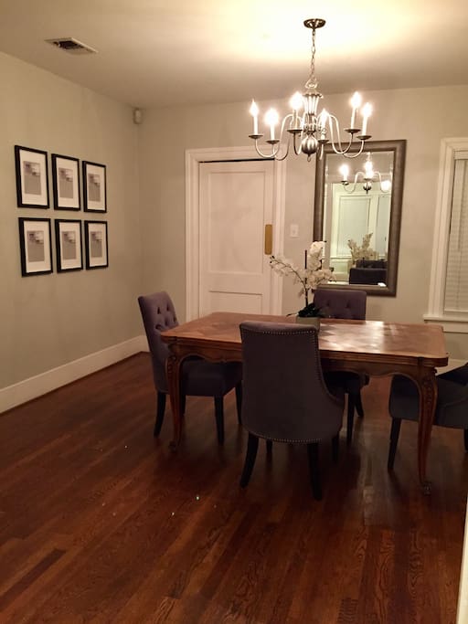 Dining room can seat 6