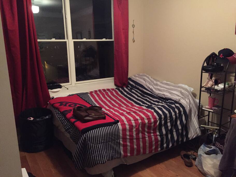 Queen bed/ big window