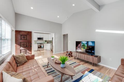 Sunny Retreat 4 BR Ranch w/ Spacious Backyard