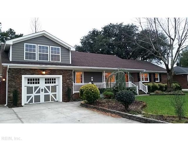 4 BR Ranch W/ Pool and Hot Tub