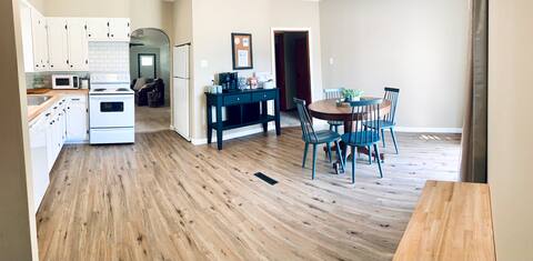 Cozy 2-BR house in the heart of Gorilla Nation