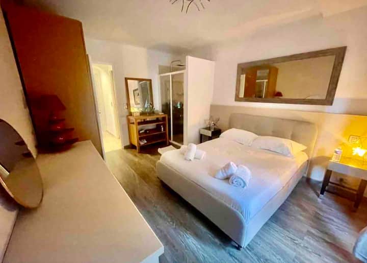 Chambre 4 Audrey Hepburn 
Rdc 