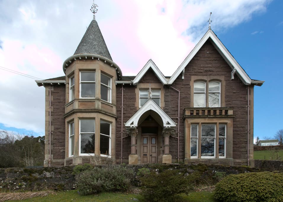 Ivy Knoll Ground Floor is self catering.