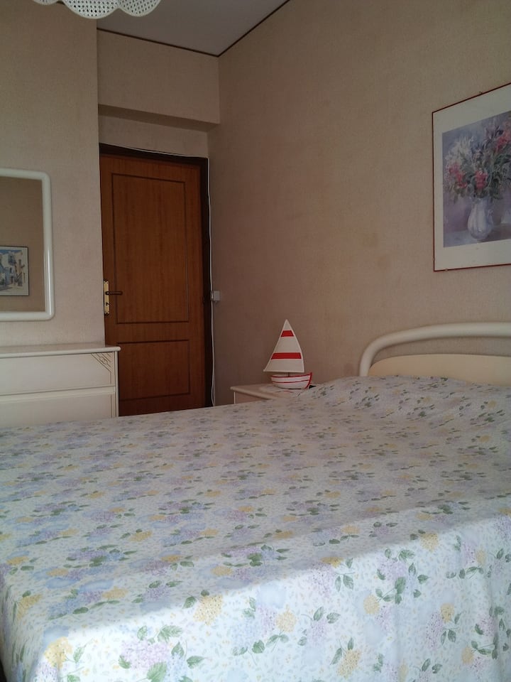 Spálňa s manželskou posteľou