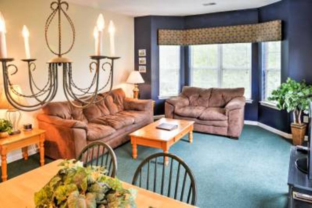 LIVING AREA WITH DINING