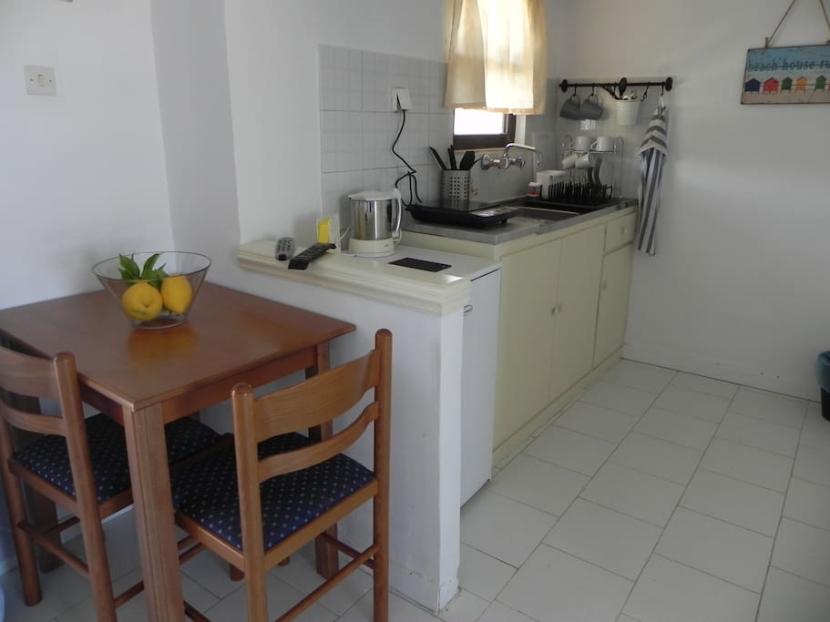 Kitchenette and dining area
