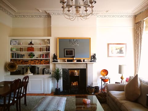 Successful Airbnb property: Luxury Victorian flat with Baby Grand Piano in West End