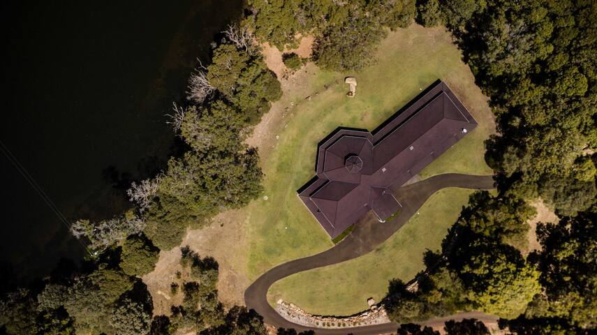 Harmony Forest Lakeside Lodge 5 bedrooms & Spa’s gallery image 2