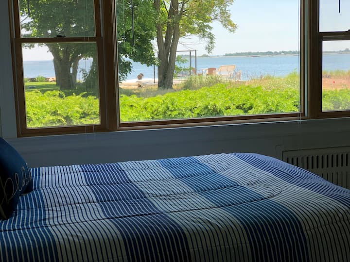 Dormitorio principal con vistas al mar