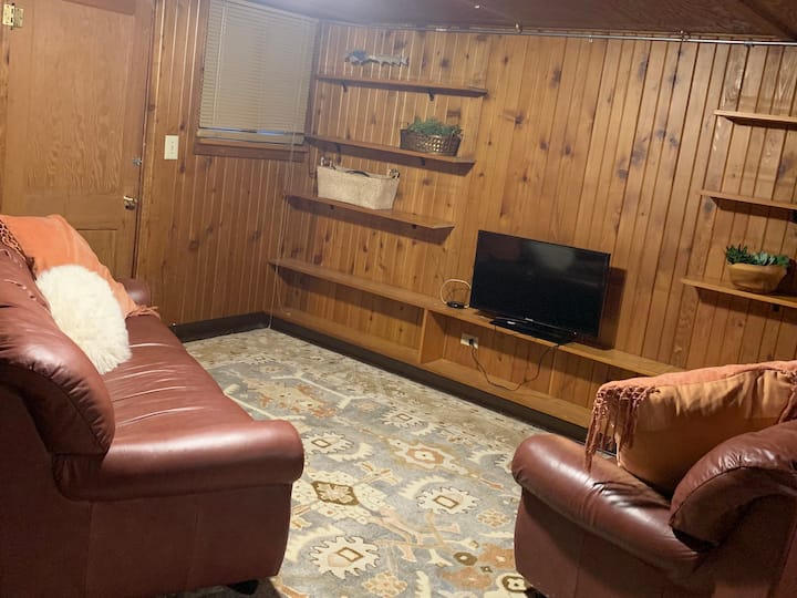 Farmhouse On 2 Acres In The City. - Lake Elmo State Park, Billings
