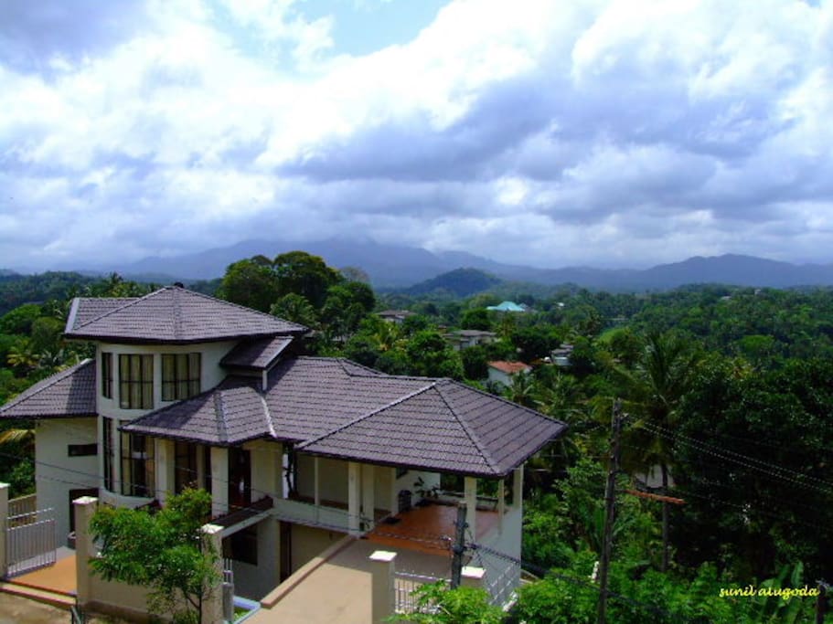 Beautifully located with a view of mountain range. 4.4km away from Kandy City Centre.
