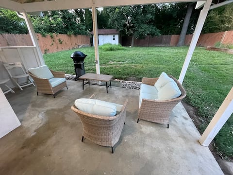 Spacious Family Sized Home Near Metro Station