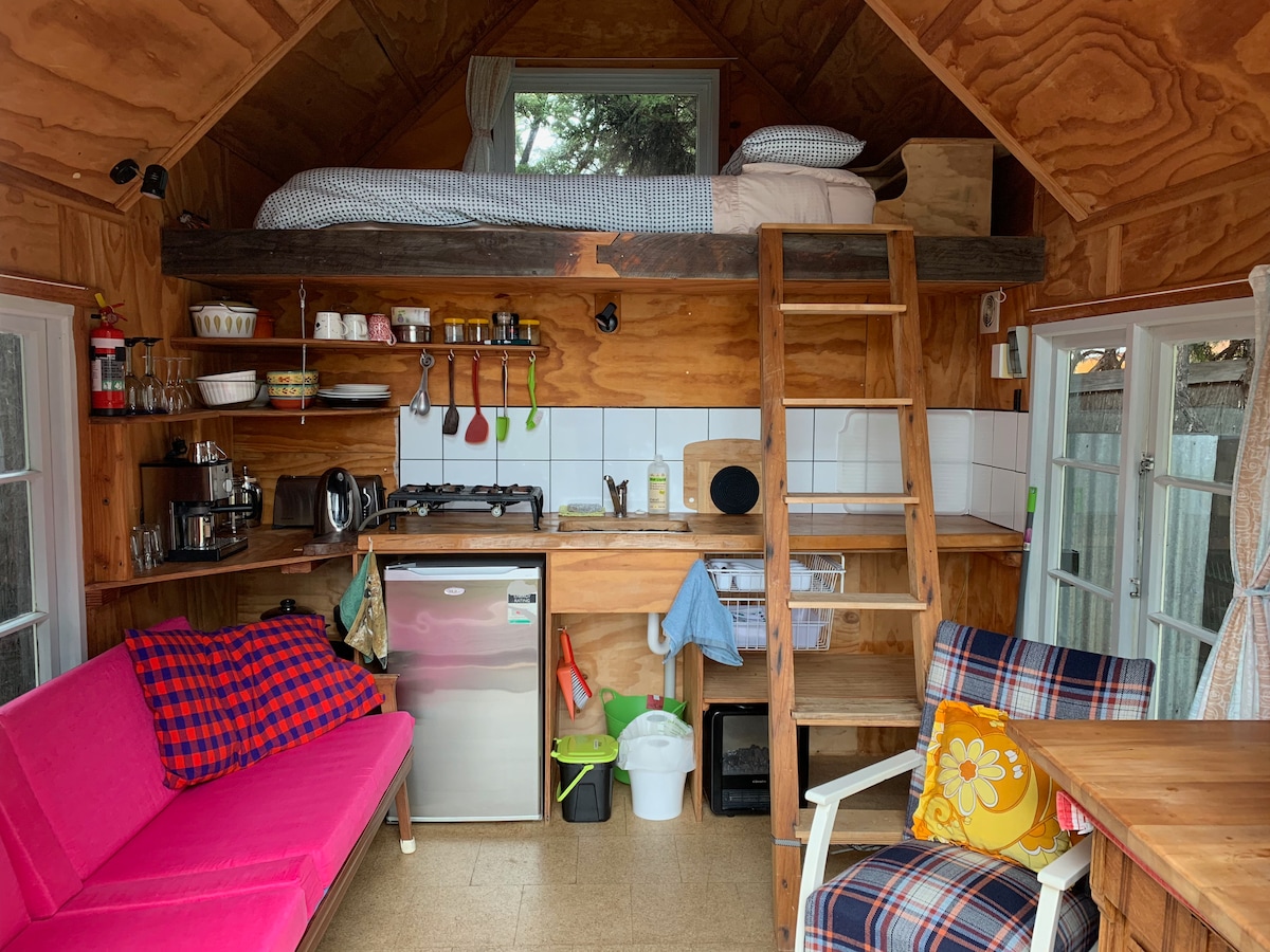 Top Airbnb: Lake Hawea lake front Cabin in Wānaka Outer