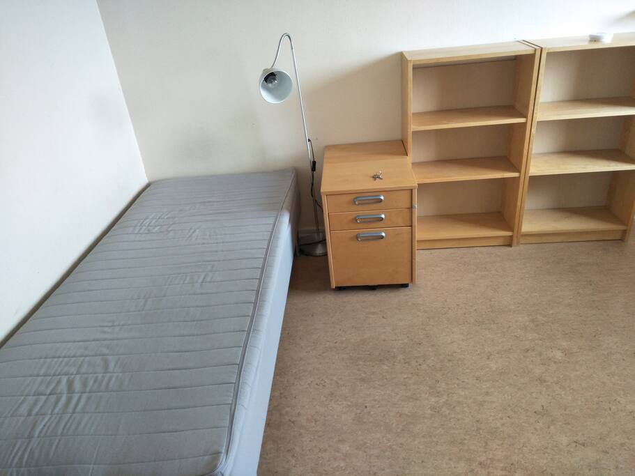 Single bed (I will bring pillow, blankets and sheets)