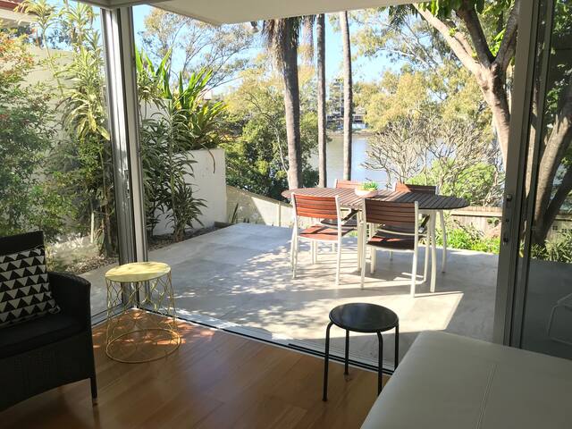 3 Bd Relaxing Retro Apartment on the River gallery image 2