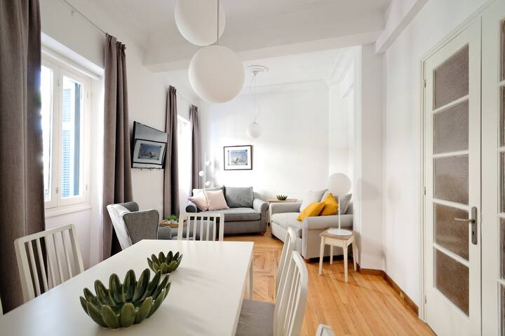 Charming 4BR Apartment, walk to Goulandris Museum