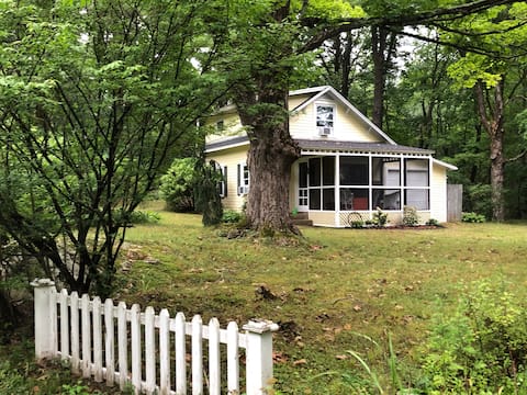 Country Cottage in Goshen