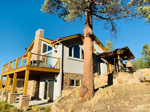 Hot Tub★Stunning Mountain View★Pet Friendly★Garage